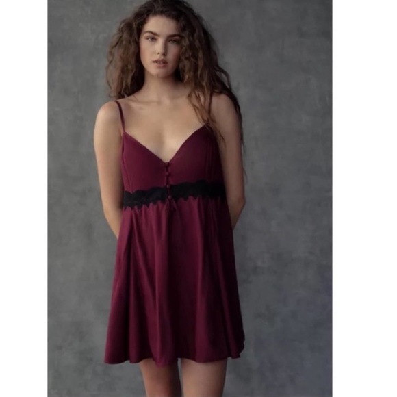 Urban Outfitters Azalea Lace Inset Frock Dress in Burgundy Size Small - Picture 3 of 5